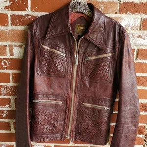 Fab Vintage 70s/80s Unisex Leather Jacket Zippers, Gusseted back Metal Tabs at Waist Criss Cross Pocket sz 36