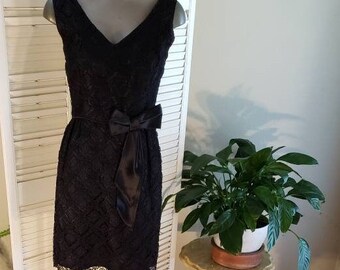 Vintage 50s/60s Black Lace LBD V Neck Low Back Very Audrey Hepburn Scallop Bottom