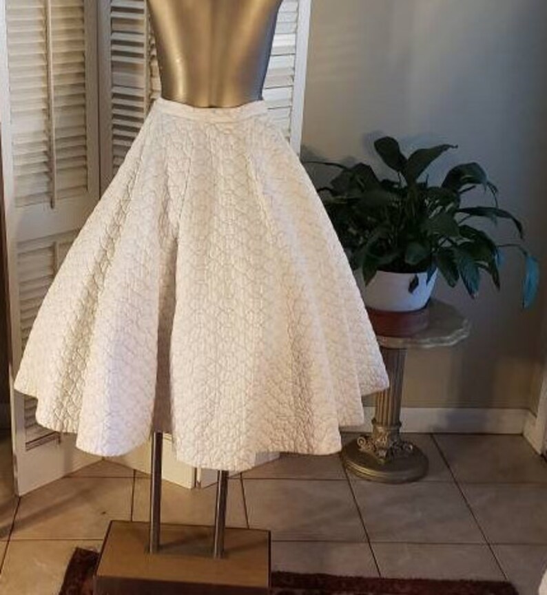 1960s White/Gold Cotton Quilted Circle Skirt wPocket 25Waist image 3