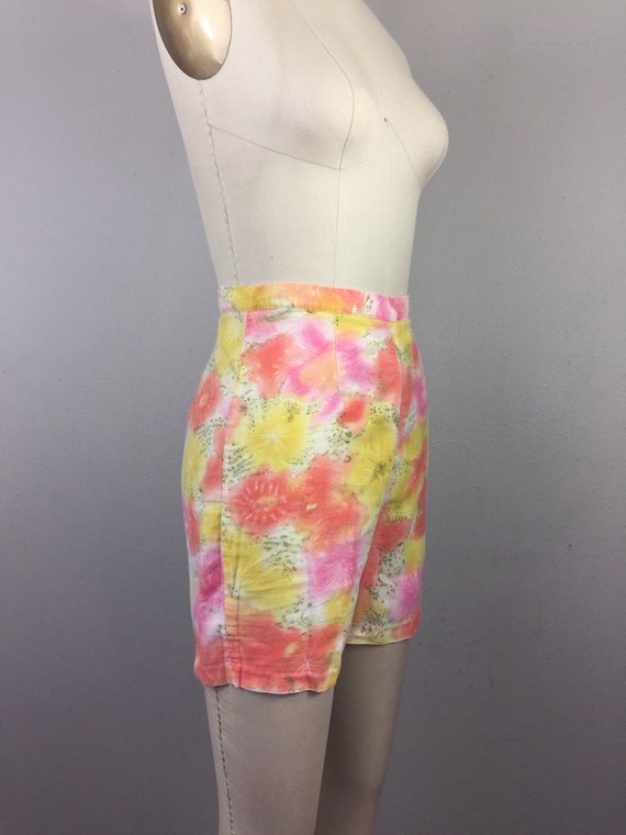 Vintage 1950s Floral Cotton Shorts Novelty Waterc… - image 3