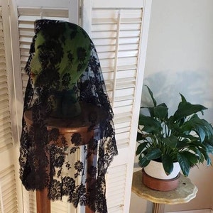 Vintage 50s/60s Black Lace Scallop Edge Stole Chapel Veil Scarf image 2