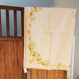 Vintage 40s Yellow Gold Cotton Tablecloth Hand Embroidered image 3