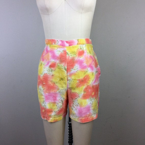 Vintage 1950s Floral Cotton Shorts Novelty Waterc… - image 1