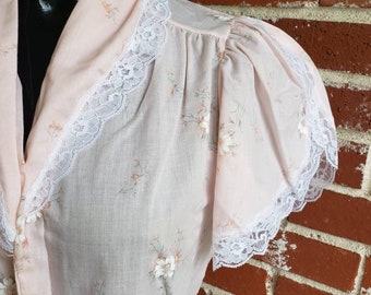 Vintage 70s/80s Pink floral Shorty P J set w/lace trim Deadstock flutter sleeve