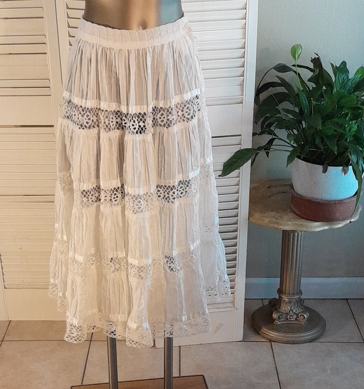 Vintage 50s White Peekaboo Cotton N Lace Skirt / 26