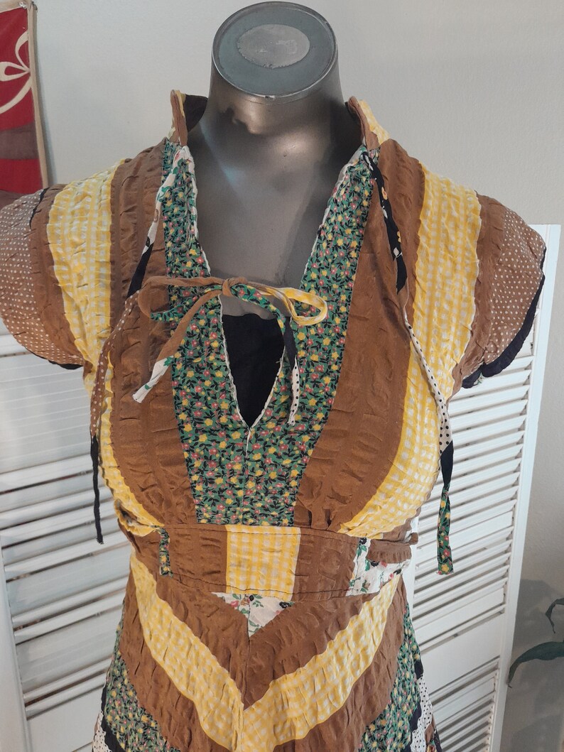 Vintage 60s 70s Adorable Cotton Seersucker Dress /Mixed Print / Matched Seams / S image 3