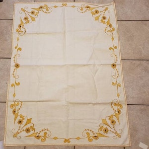 Vintage 40s Yellow Gold Cotton Tablecloth Hand Embroidered image 4