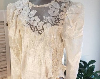 Vintage 80s Fancy White Lacy Blouse w/Sheer Sweatheart Neckline Sparkle Puffy Sleeves S/M Ruched Side