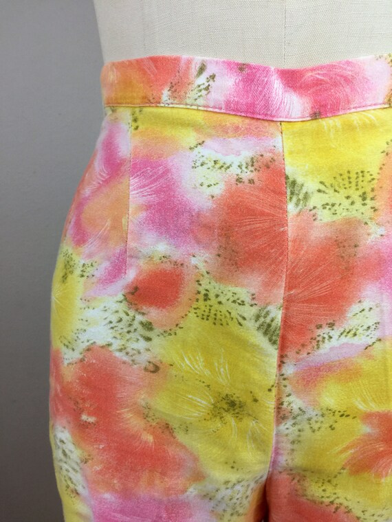 Vintage 1950s Floral Cotton Shorts Novelty Waterc… - image 2