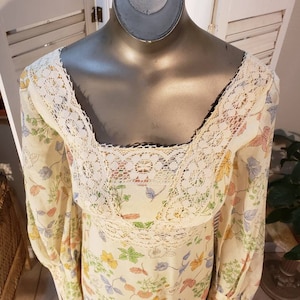 Vintage 70s Floral Print Gunne Sax Style Prairie Dress / Maxi / Lace Trim