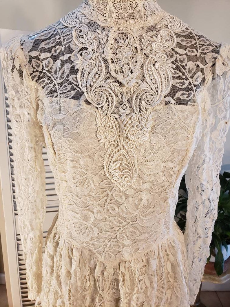 Vintage 80s Handmade All Lace Romantic Scalloped Ivory Tiered Wedding Dress 28 waist image 4