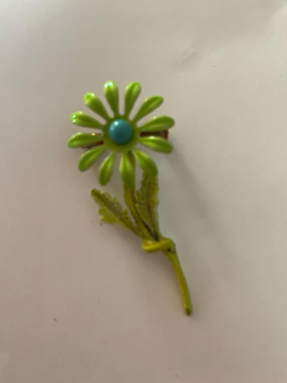 Vintage 1960s Daisy flower enamel brooch