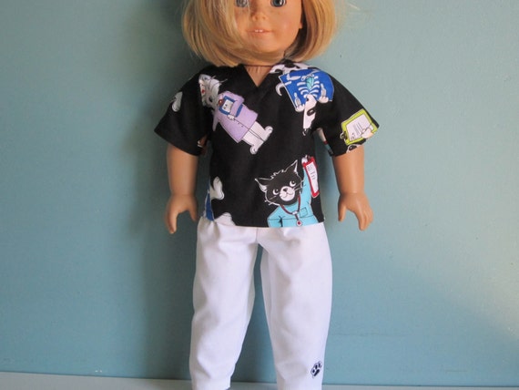 VET VETERINARIAN SCRUBS: Features Dogs Cats With Pawprint Fit