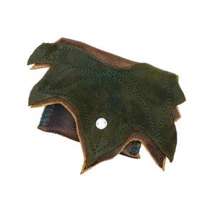 Handmade Leather Leaf Wallet: Snap Closure Card Holder