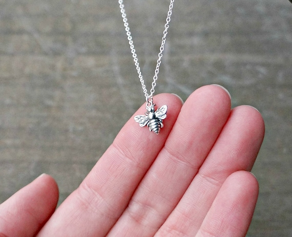 Sterling Silver Large Bee Necklace, Honeybee Necklace, Bee Charm Necklace, Bumble  Bee Necklace, Bee Jewelry, Queen Bee Necklace, Bee Keeper - Etsy Sweden