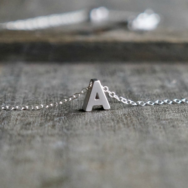Collar inicial de plata / colgante de letra diminuta cadena de plata de ley personalizada ... elegir su nombre letra inicial