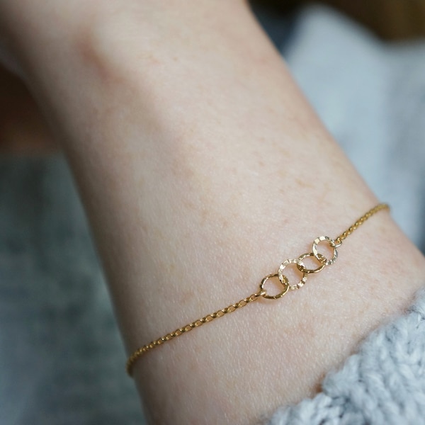 Four Rings Bracelet in Gold // 4 Tiny Hammered Entwined Rings Bracelet • Dainty 14k Gold Filled Circles Bracelet with or without Extender