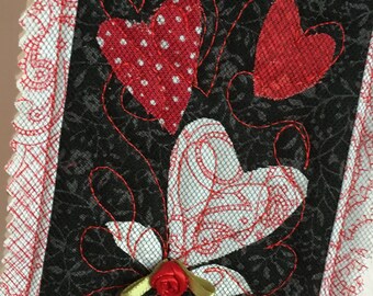 Valentines Day Easel Quilt | Mini Valentine Quilt | Mini Heart Quilt