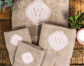 Bathroom Decor, New Home Gift, Bath Towels Personalized, Monogram Bathroom Set, House warming Gifts, Monogrammed Towels, Bath Mat