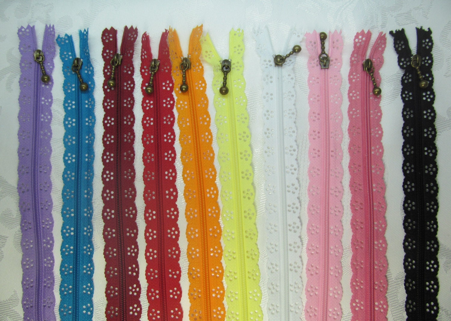 4 Zips Lace Edged Zipper Sewing Dressmaking 3 Lengths 20cm 30cm 50cm 24 Colours 