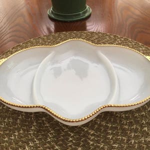 Perles de verre de lait cru feu roi Relish divisé plat avec or 22K bord