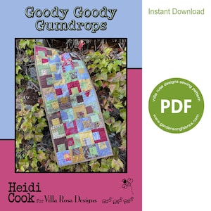 Puede incluir: Un patrón de colcha colorido llamado "Goody Goody Gumdrops" de Villa Rosa Designs. El patrón se muestra en un sobrecolcha colocado sobre un lecho de hojas. El patrón es un mosaico de cuadrados en varios colores y patrones. El sobrecolcha está rodeado de hojas verdes. El texto "Descarga instantánea" está en la esquina superior derecha de la imagen. El texto "PDF" está en un círculo verde en la esquina inferior derecha de la imagen. El texto "www.gardensongfabrics.com" está debajo del círculo verde. El texto "Heidi Cook para Villa Rosa Designs" está en la esquina inferior izquierda de la imagen.