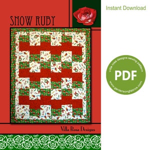Peut inclure: Patron de quilt Snow Ruby, un téléchargement numérique PDF avec un motif à carreaux rouge et vert sur fond blanc. Le motif comprend un thème de Noël festif avec des couronnes, des cadeaux et des cannes en sucre. Le patron est disponible en téléchargement instantané.