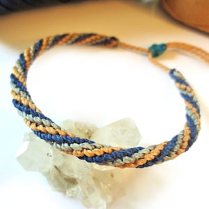 Navy Blue Beige/Straw & Grey/Gray Friendship Bracelet/Surf/Unisex Spiral Cord Wristband Handmade/Braided With Strings. Réf.FPbleuBeigeGris