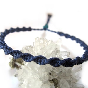Navy Blue Friendship Bracelet/Bohemian/Surf/Unisex Round Spiral Cord Wristband Handmade/Braided With Waxed Cords and Macrame Knots. Réf.PS70