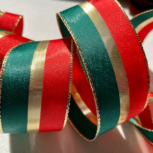 5 yards 1 1/2 inch wide Red, Gold Metallic & Green Wired Edge Ribbon Length is continuous and Seamless!