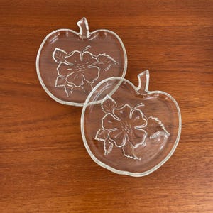 Hazel Atlas Apple Glass Plates – Set of 2