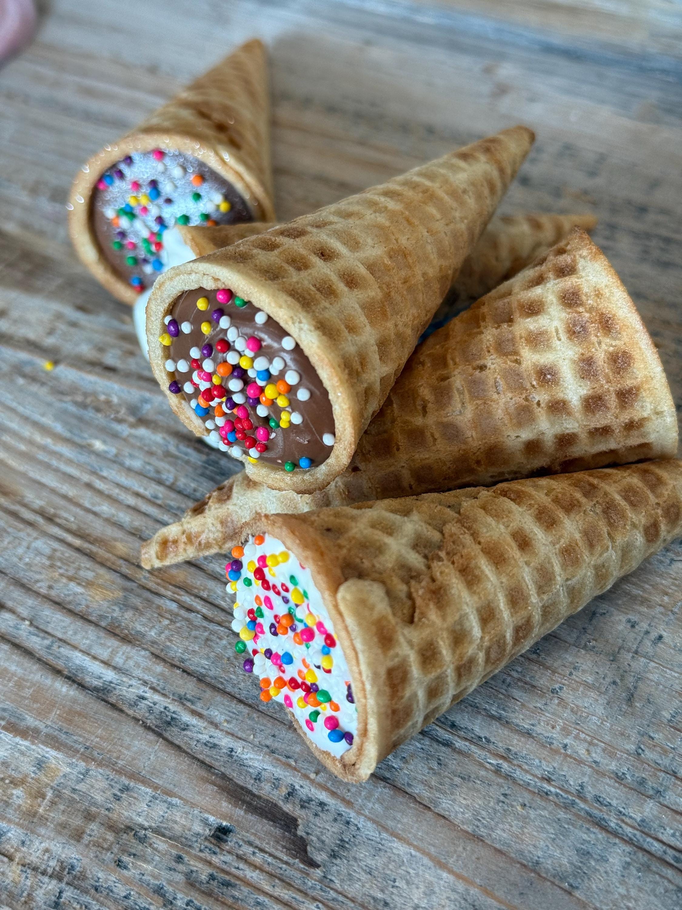 ミニワッフルコーン、ドバイチョコレートガナッシュ入りカスタム