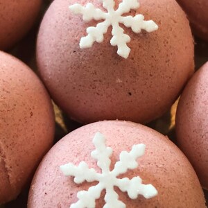 Edible Wafer Paper Snowflakes, Frozen Theme, Edible Glitter (2 Dozen) image 3