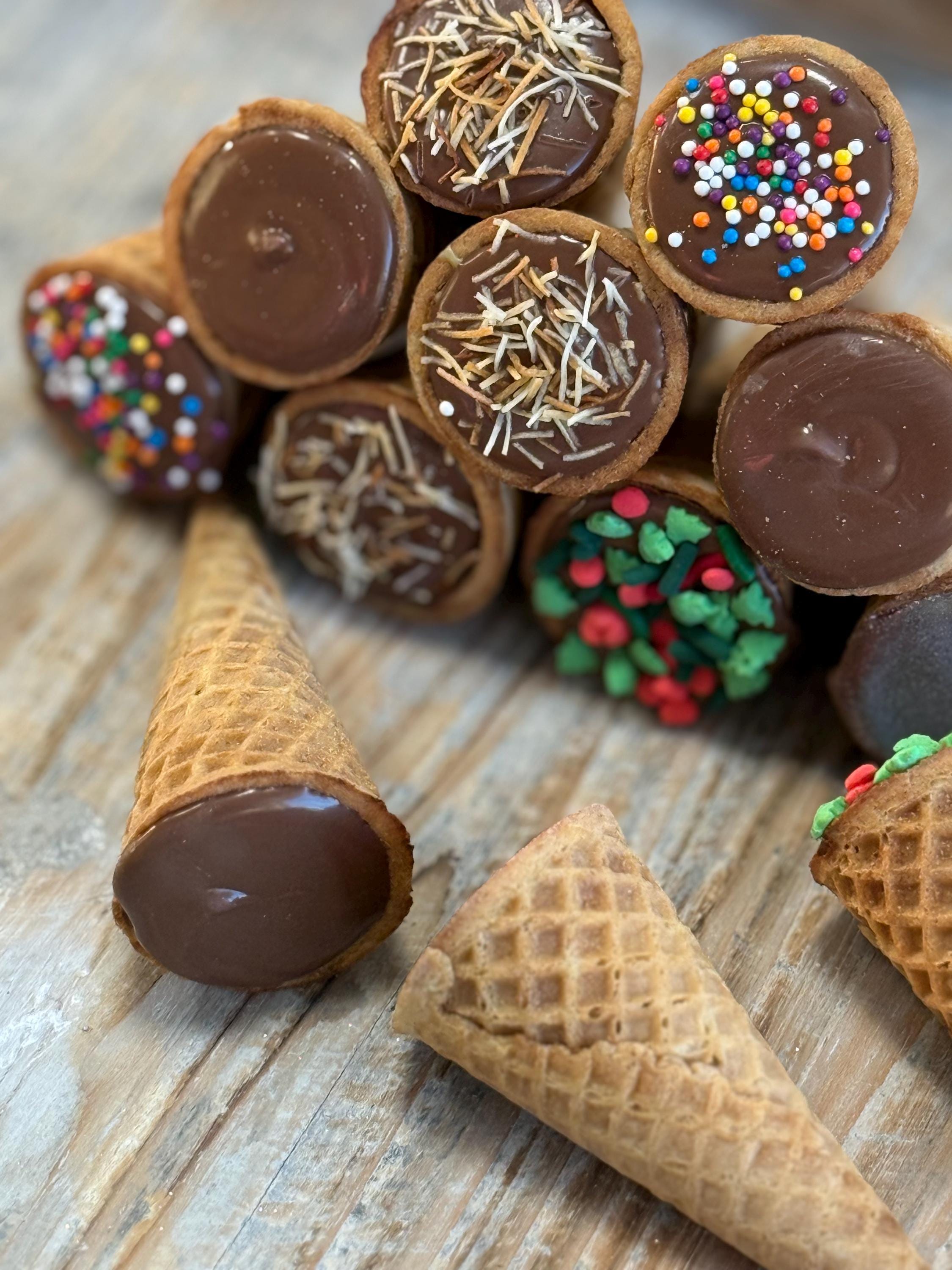 イギリスアンティーク チョコレートワッフルドーム ミニワッフルコーン、ドバイチョコレートガナッシュ入りカスタム