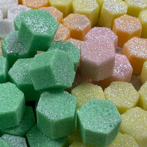 Couleur/saveur personnalisée sucre scintillant gouttes de boisson hexagonale en cubes de sucre aromatisé pour cocktails sans alcool, boissons d'été café thé chocolat chaud