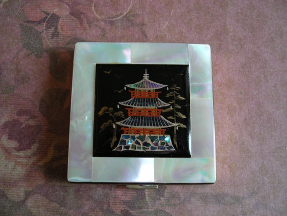 Vintage 1950s Japanese Pagoda Lacquer Mother of P… - image 1
