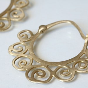 Verzierte Hoop Ohrringe Gold, Gold Ohrringe, verzierte Hoop Ohrringe, 14K Gold Ohrringe, Minimalistischer Schmuck, Einzigartiger Schmuck