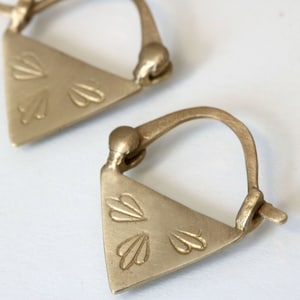 14K Gold Patterned Triangle Lever Back Earrings, 14K Gold Earrings, Gold Earrings, Lever Back Earrings, Minimalist Jewelry, Unique Jewelry