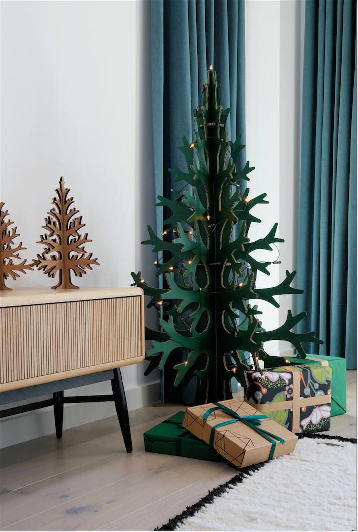 132 cm / 4'33'' green lasercut cardboard artificial christmas tree