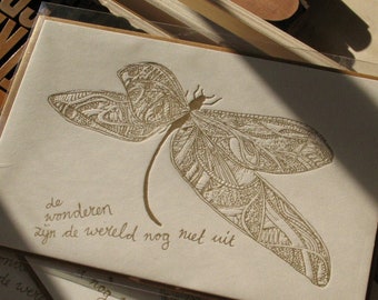 Letterpress kaart met gouden libelle op ambachtelijke wijze gedrukt in oplage.