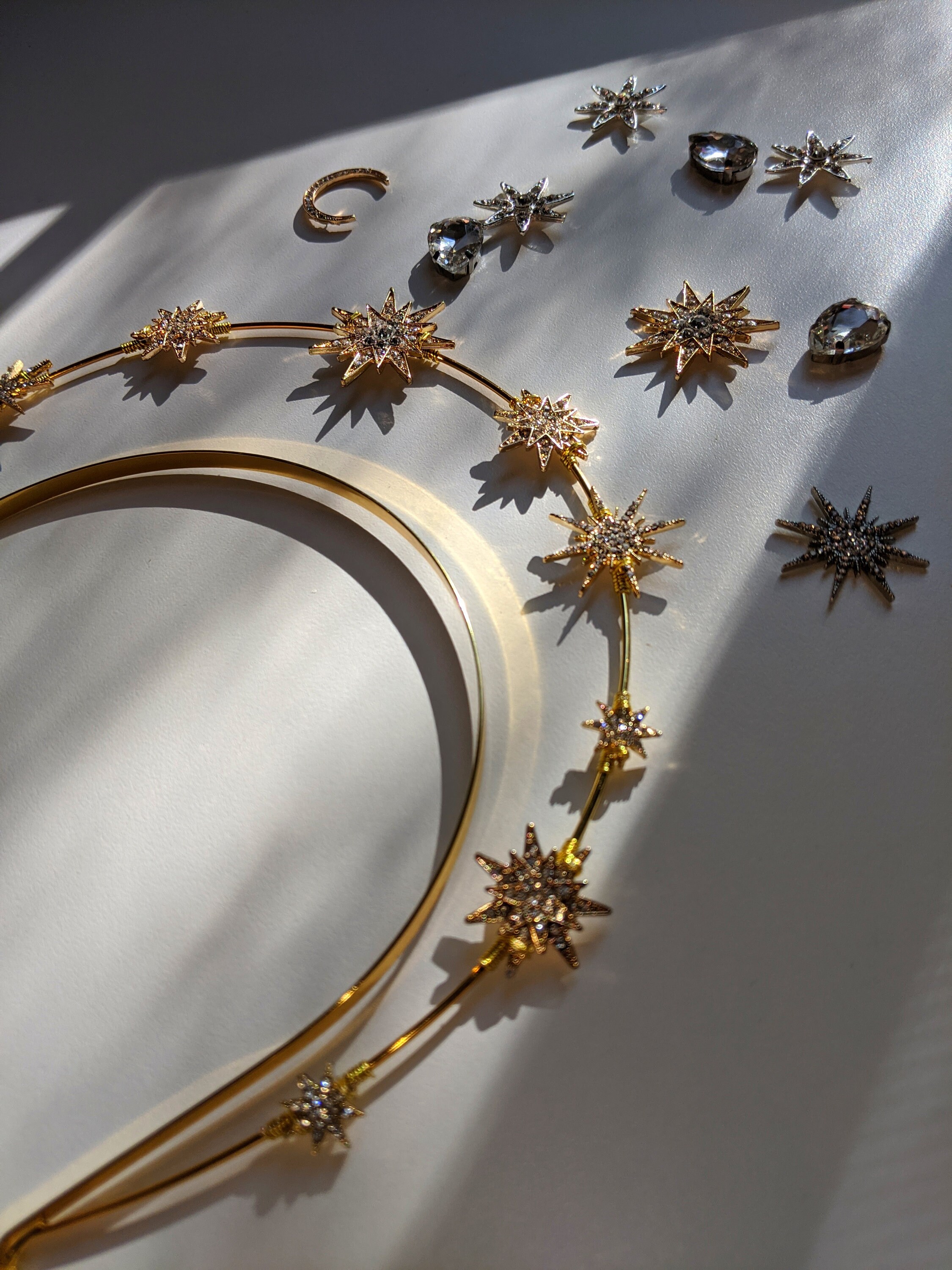 NEW Bag ! Star Halo Headband Gold Rhinestone&Celestial Crystal Drop Earring 2Set Amazon.com: Fantherin Goddess Halo Crown Headpiece - Gold  main image 3