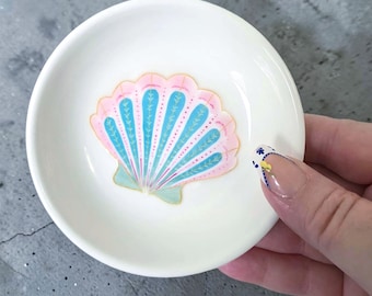Coastal Seashell Jewelry Dish – White Ceramic Trinket Tray - Coastal Grandmillennial Beach Ring Dish