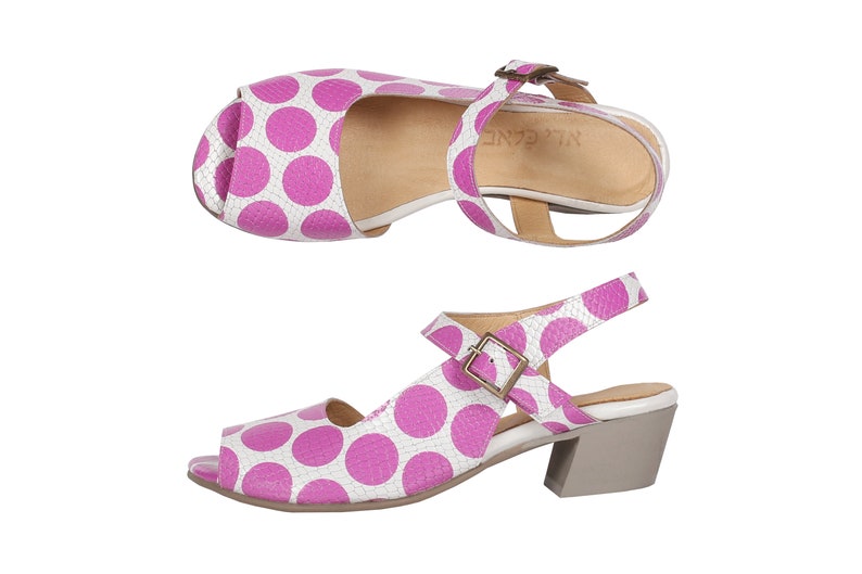 women/'s Leather sandals low heel open toes with geometric cutout