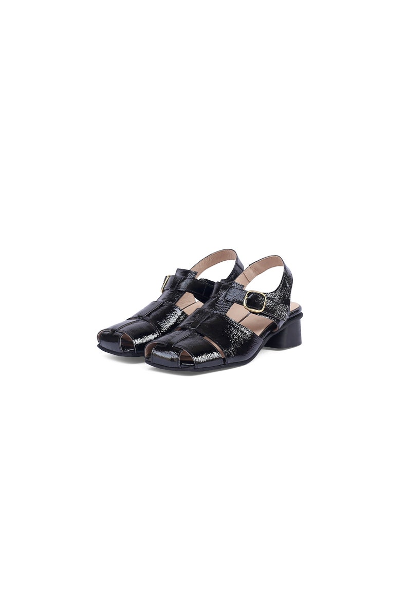 Handgefertigte Damen Schwarz Lackleder Sandalen: Schließen Toe Low Heel Schwarz