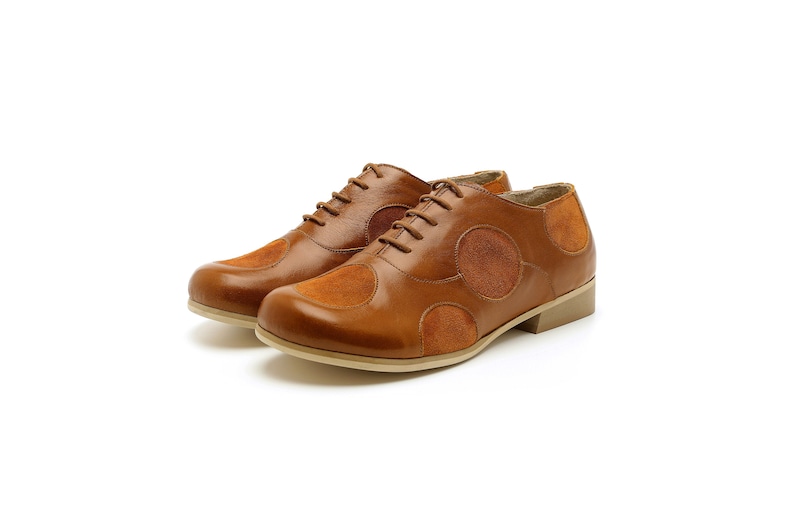 Women/'s oxford shoes brown with suede dots details