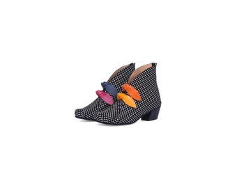 Schwarz-weiße Punkte Lederstiefel - Niedriger Absatz - Breite Passform - Designerstiefel für Frauen