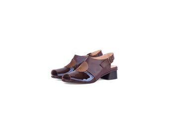 Handgemaakte bruine leren hakken – Glanzende en matte uitgesneden sandalen voor dames