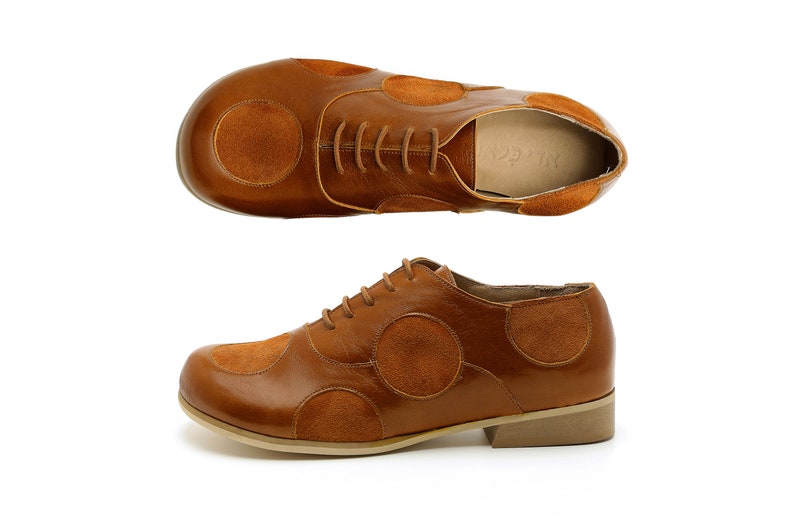 Women/'s oxford shoes brown with suede dots details