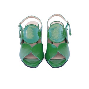 Block heel sandals in bright green leather for women, geometric cutout sandals image 2