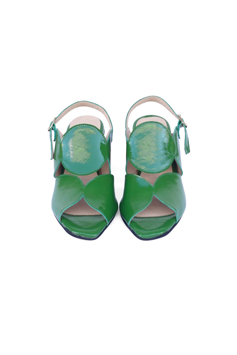 Block heel sandals in bright green leather for women, geometric cutout sandals image 2